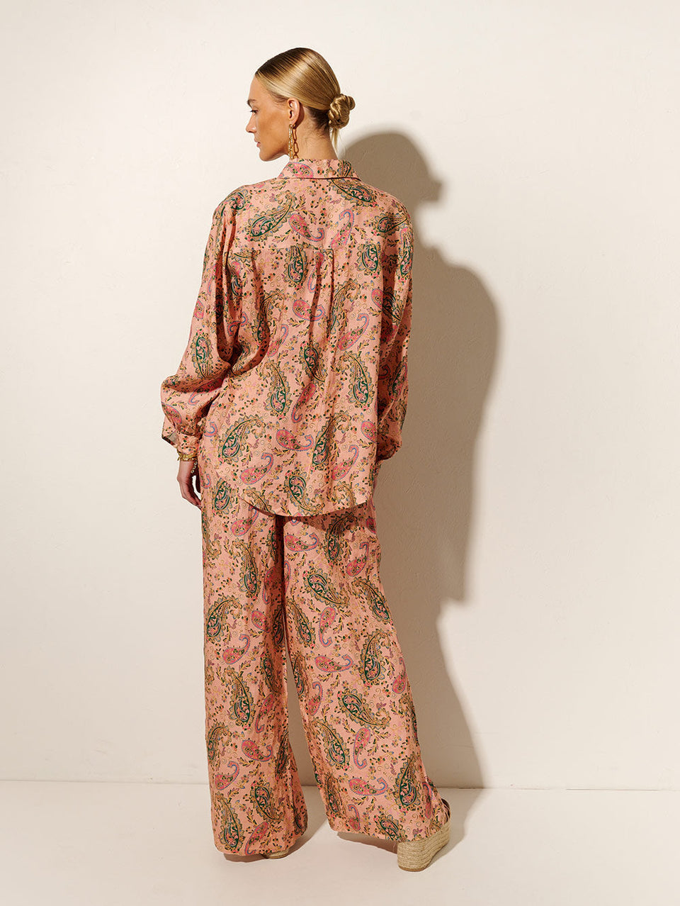 Isha Shirt KIVARI | Model wears pink paisley shirt back view