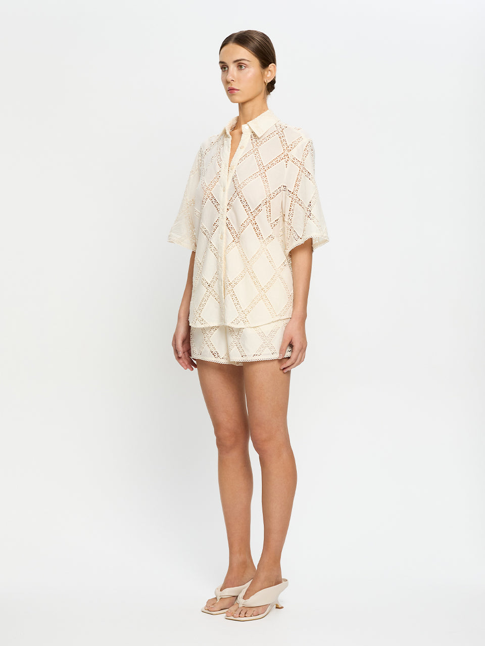 Izzy-Shirt-Cream-02