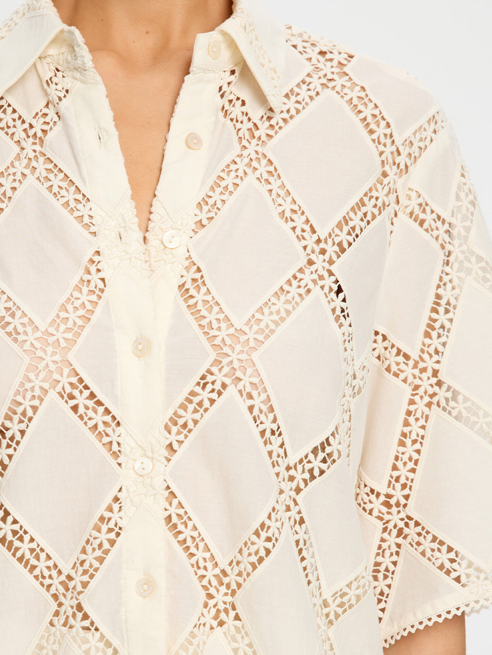 Izzy-Shirt-Cream-04