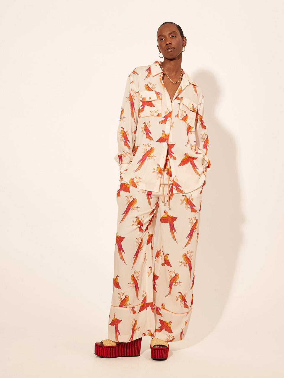 Kaylee Shirt KIVARI | Model wears pink and orange bird printed shirt