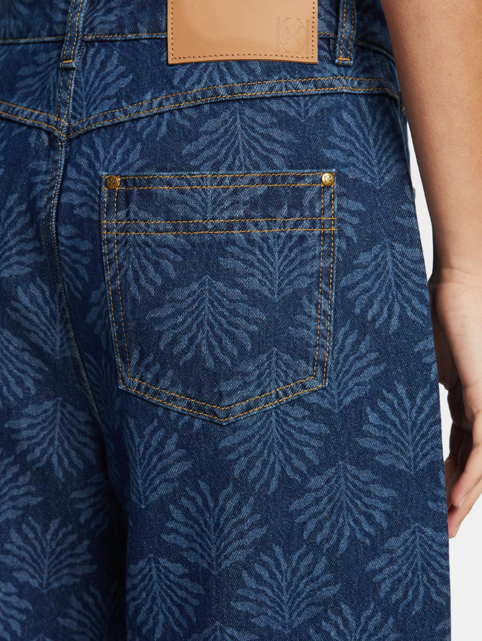 Marla-Denim-Barrel-Leg-Jean-04