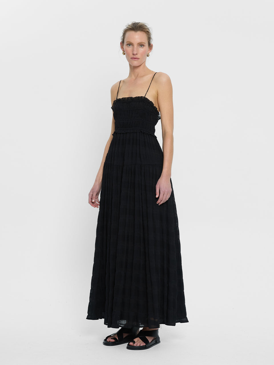 Rylan Maxi Dress KIVARI | Model wears black maxi dress side view
