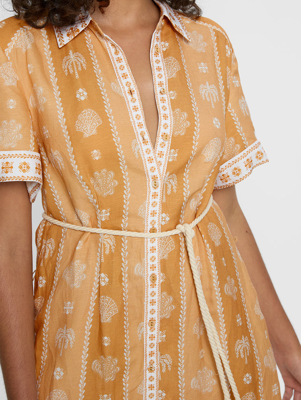 Sienna Midi Dress KIVARI | Model wears orange print midi dress close up