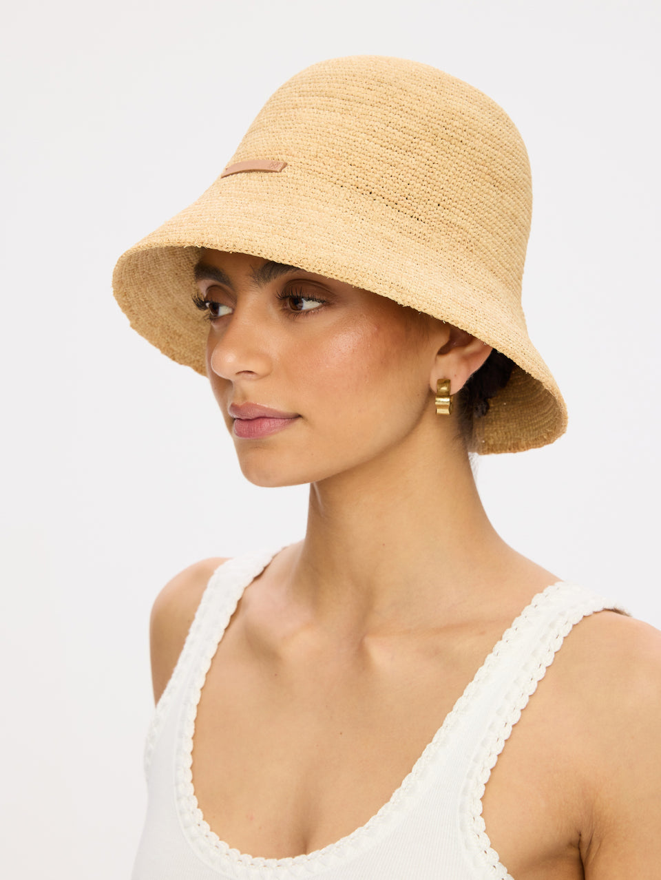 A37NAT-Bobbi-Raffia-Bucket-Hat-02