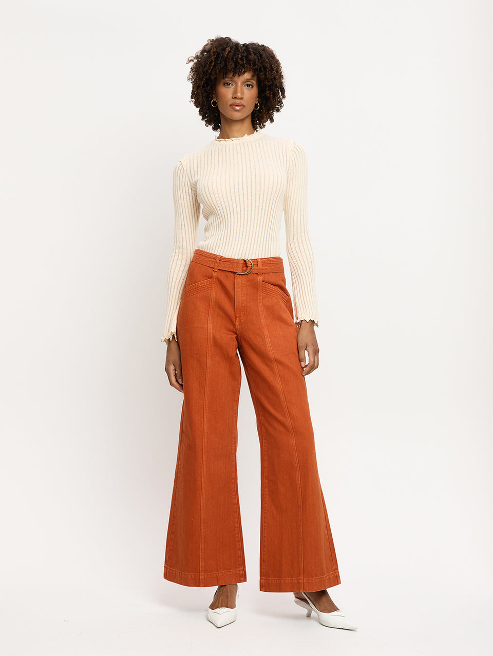 Adele Jean Rust KIVARI | Model wears orange jeans
