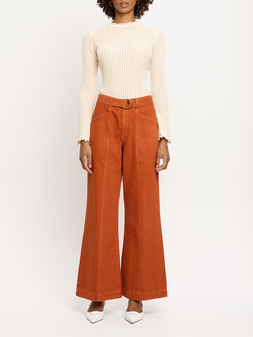 Adele Jean Rust KIVARI | Model wears orange jeans