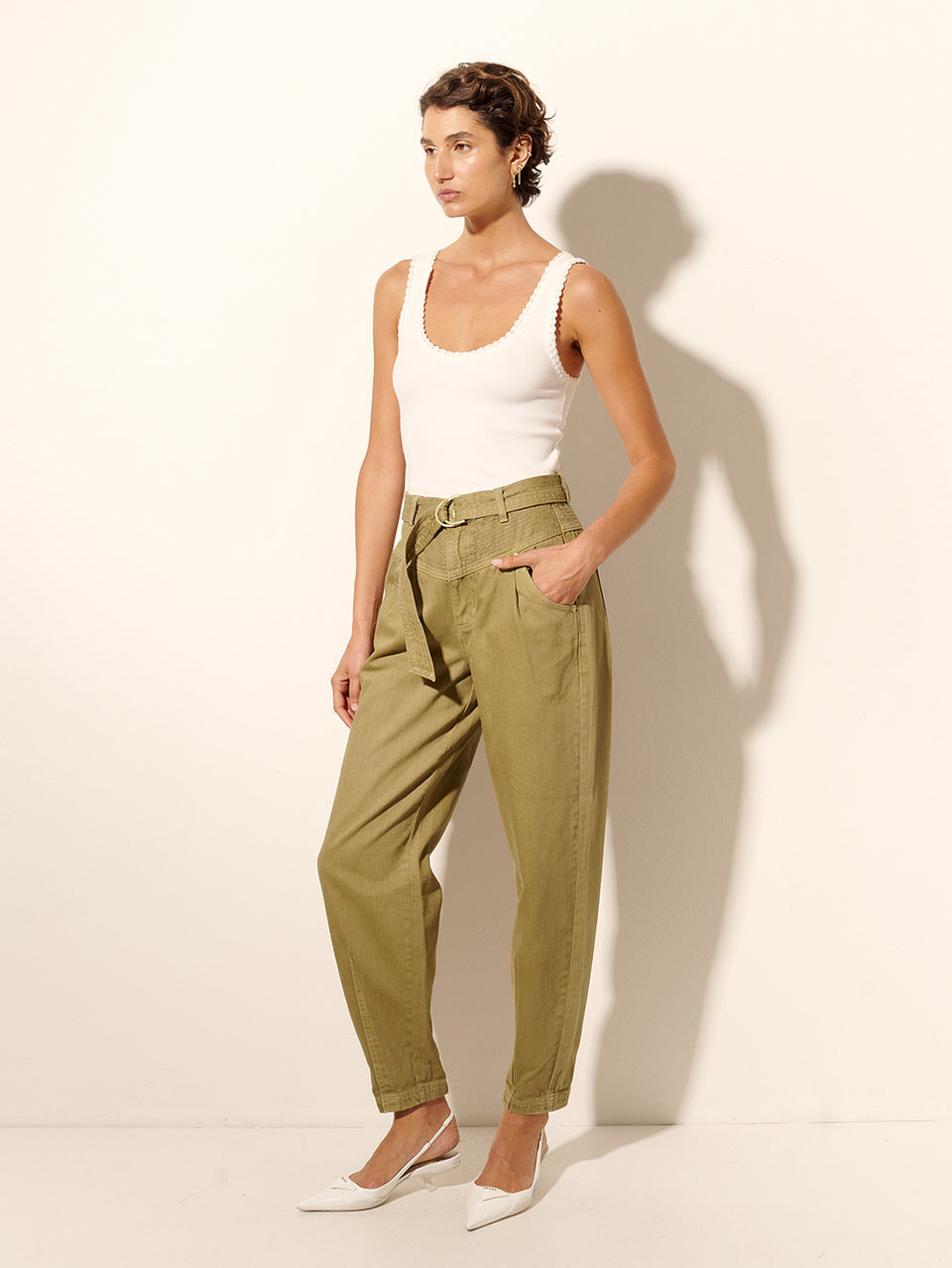 Adina Jean Khaki KIVARI | Model wears khaki jean side view