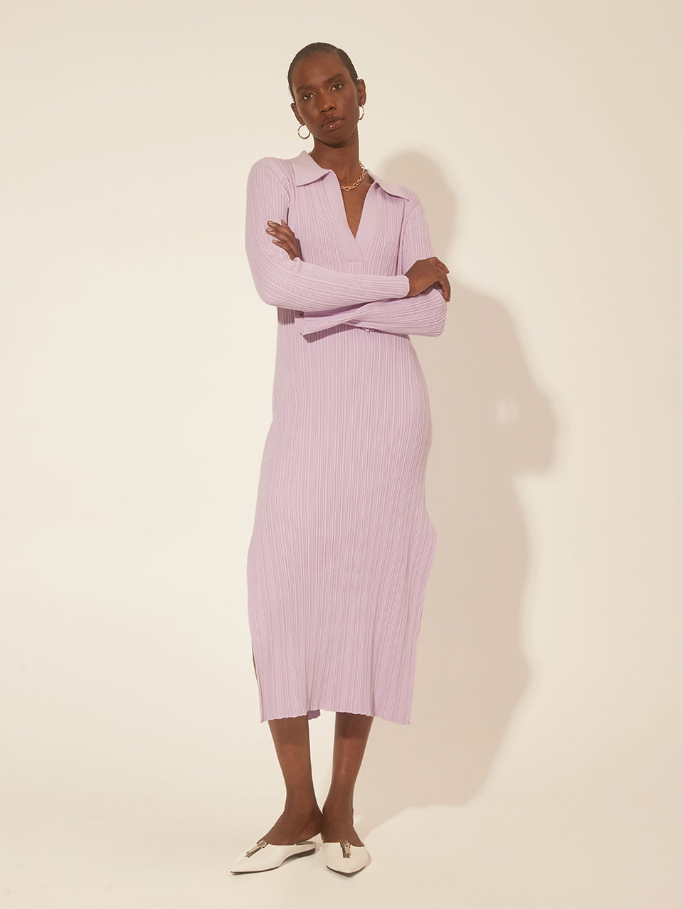 Alana Knit Dress Lilac KIVARI | Model wears a lilac knit midi dress