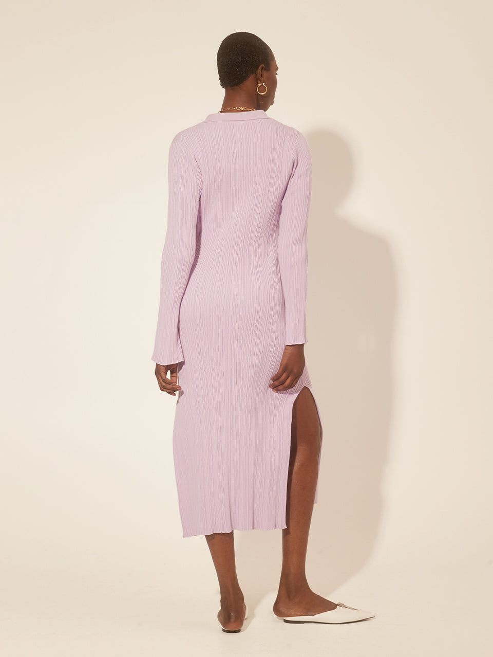 Alana Knit Dress Lilac KIVARI | Model wears a lilac knit midi dress back view