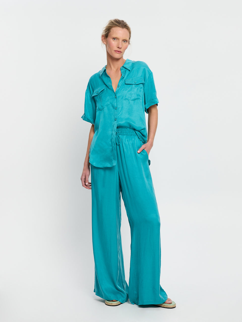 Bianca Pant KIVARI | Model wears teal pant