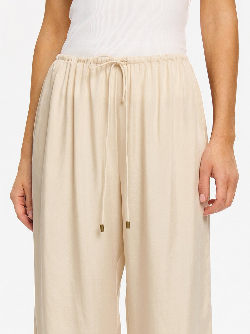 KIVARI Blythe Pant in Champagne – close-up of drawstring waist detail on wide-leg pants