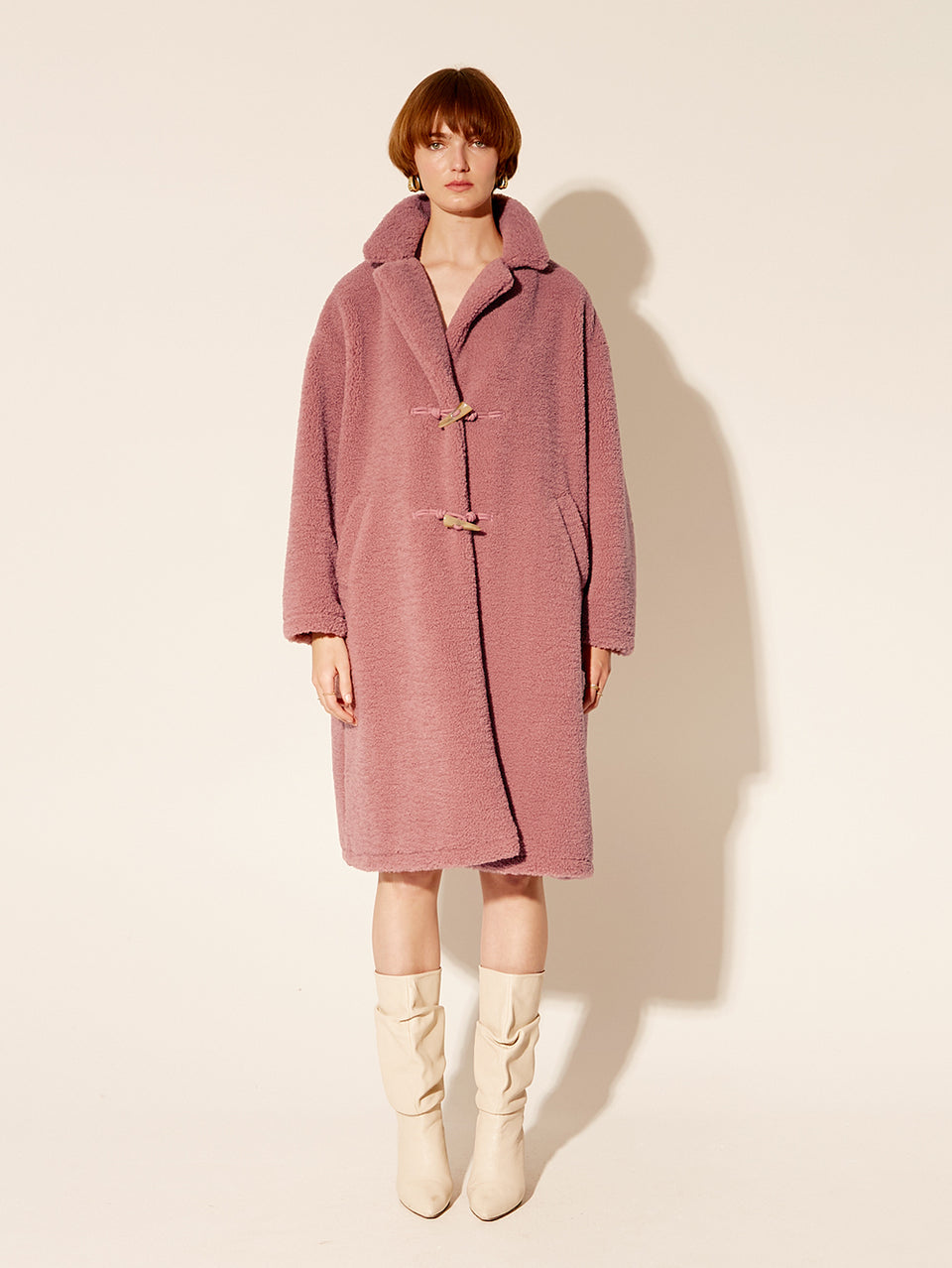 Clara Coat KIVARI | Model wears pink fluffy coat 