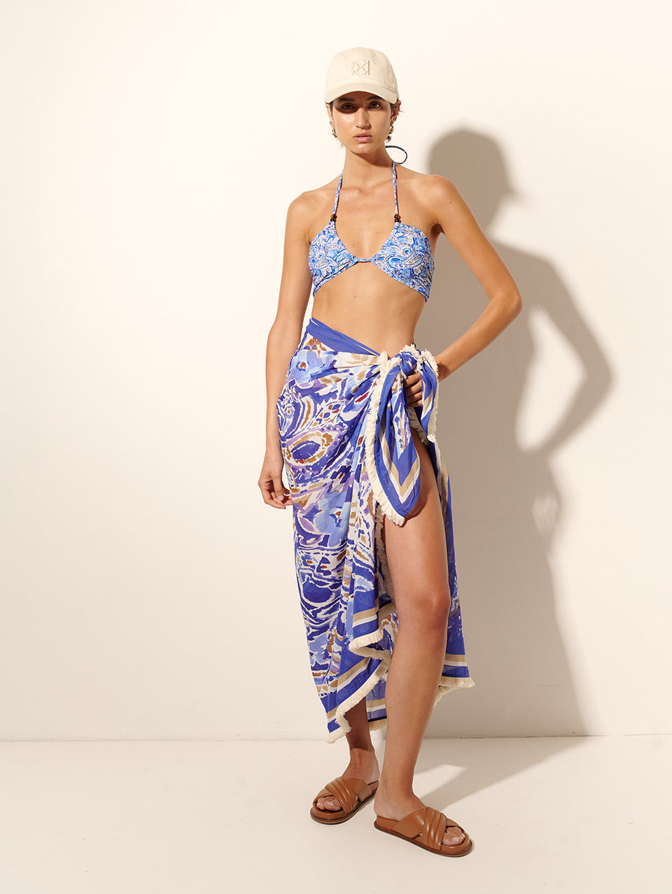 Dakota Pareo KIVARI | Model wears blue paisley sarong