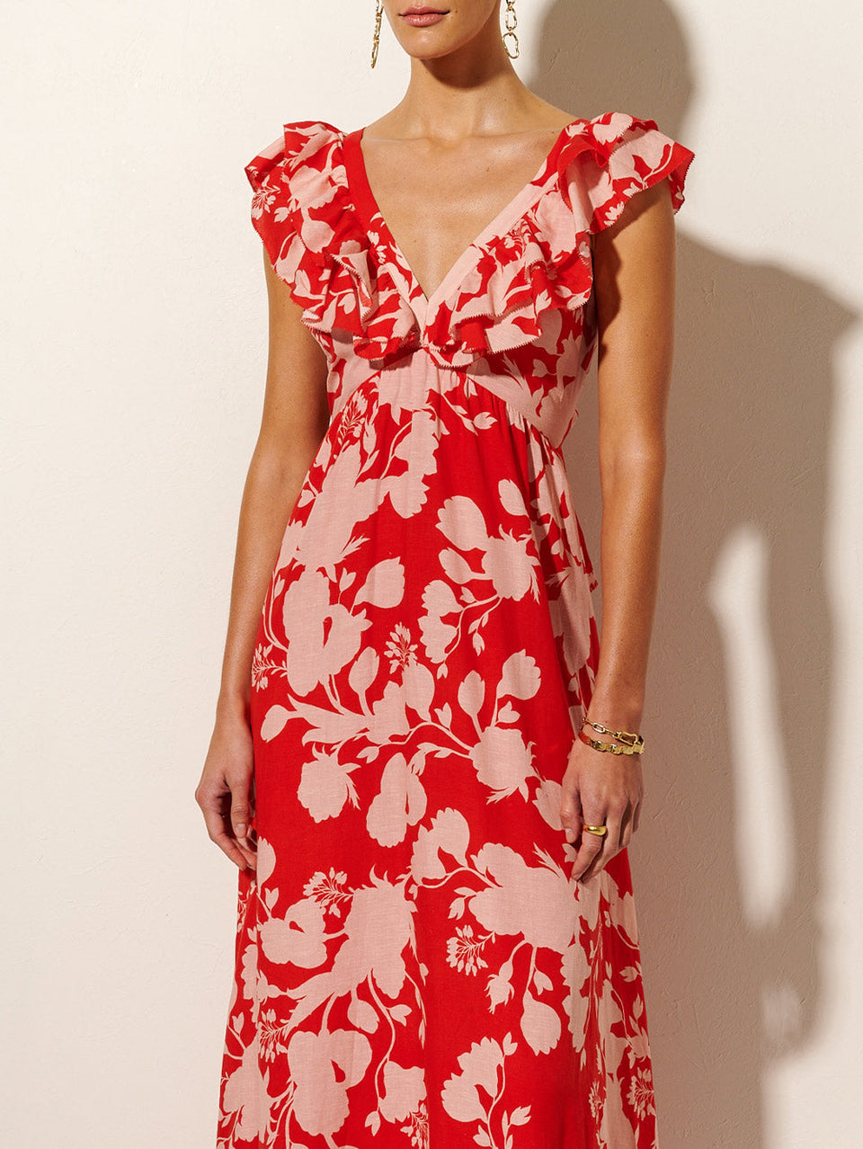 Delfina Ruffle Maxi Dress KIVARI | Model wears pink and red floral maxi dress close up
