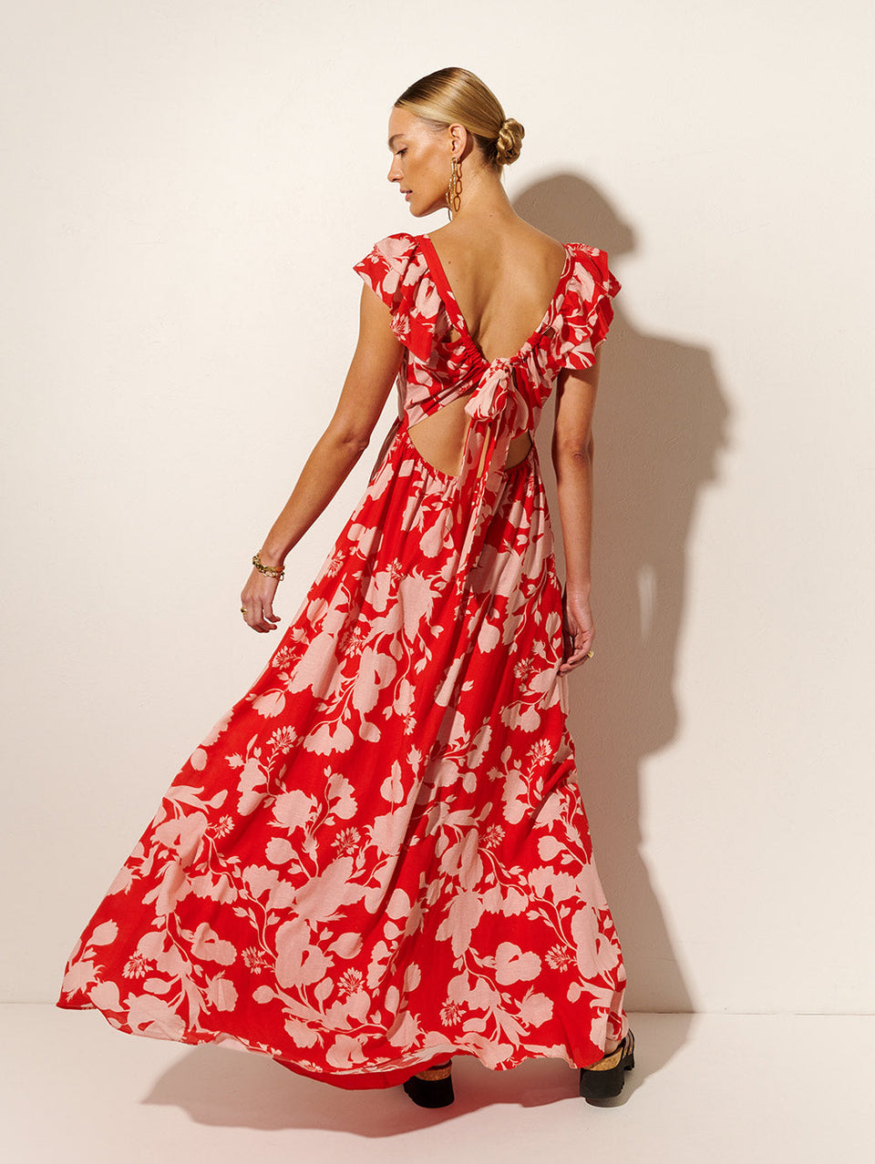 Delfina Ruffle Maxi Dress KIVARI | Model wears pink and red floral maxi dress back view