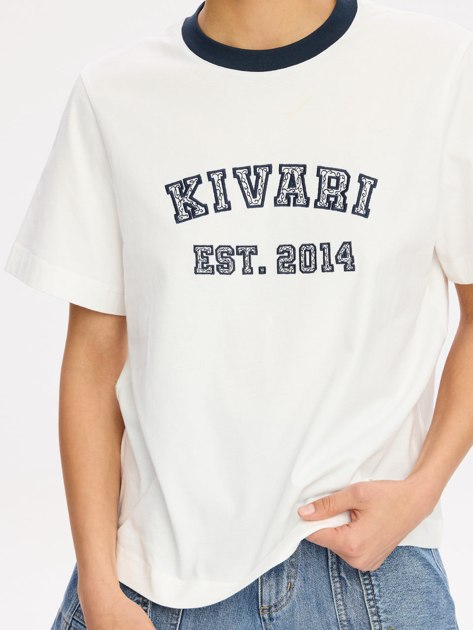 E58IVO-Kivari-Baby-Tee-Ivory-05