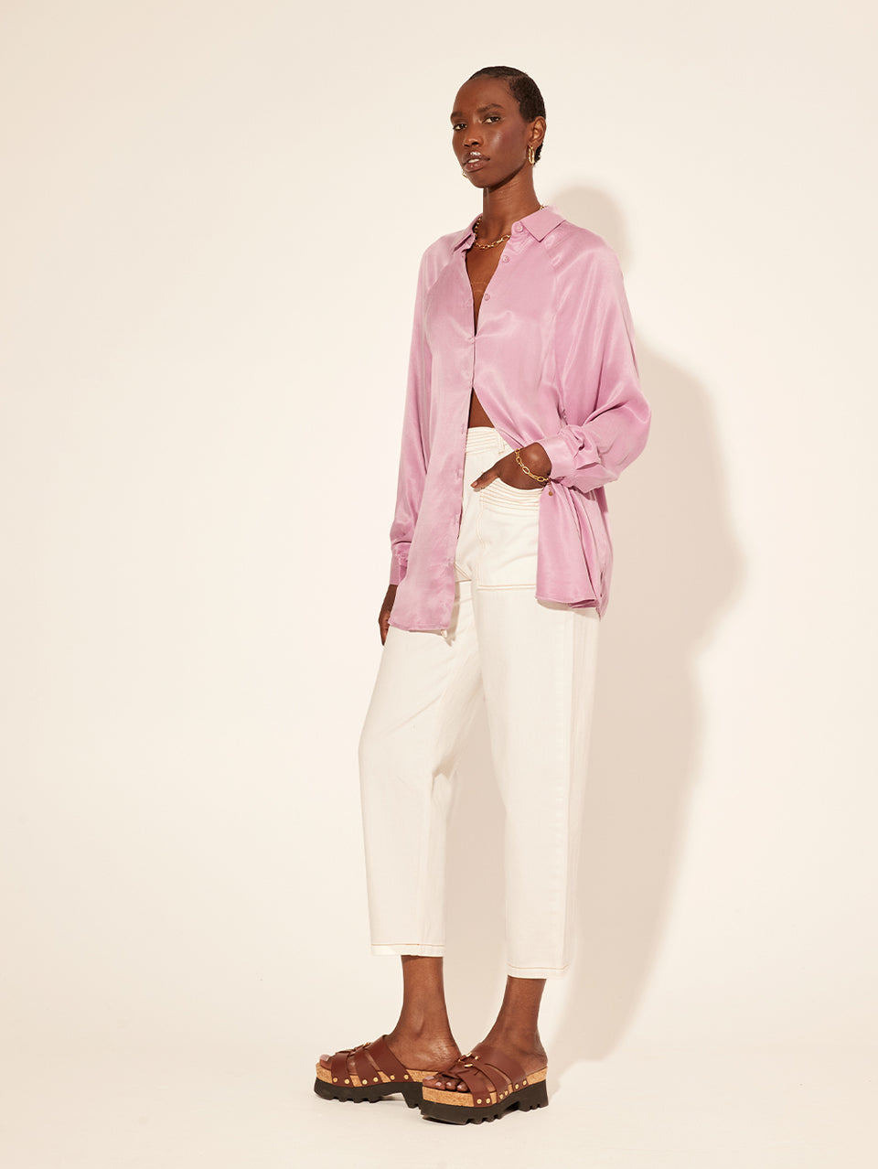 Emma Shirt KIVARI | Model wears lavender shirt side view