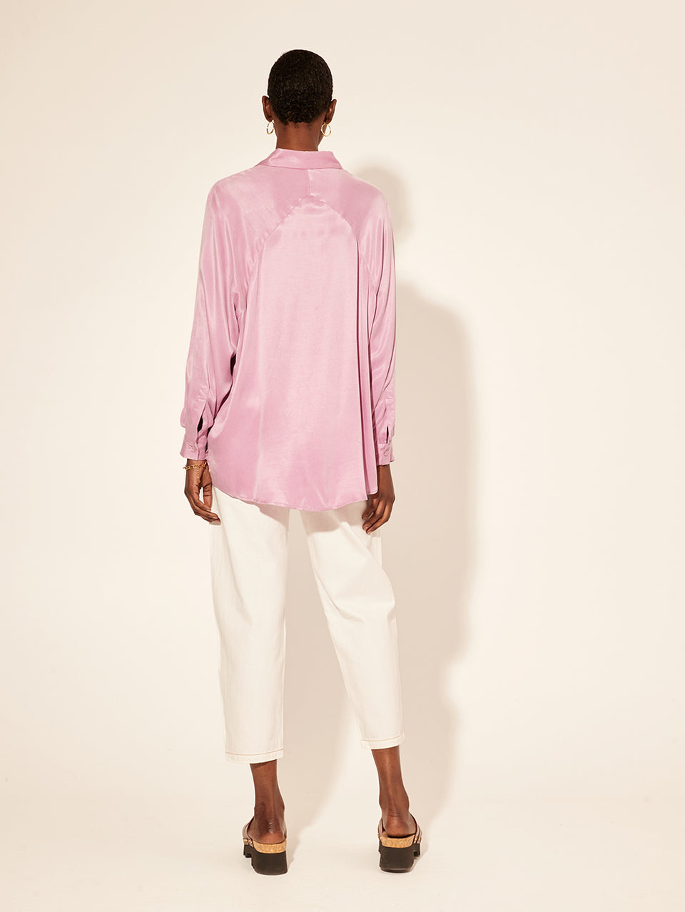 Emma Shirt KIVARI | Model wears lavender shirt back view