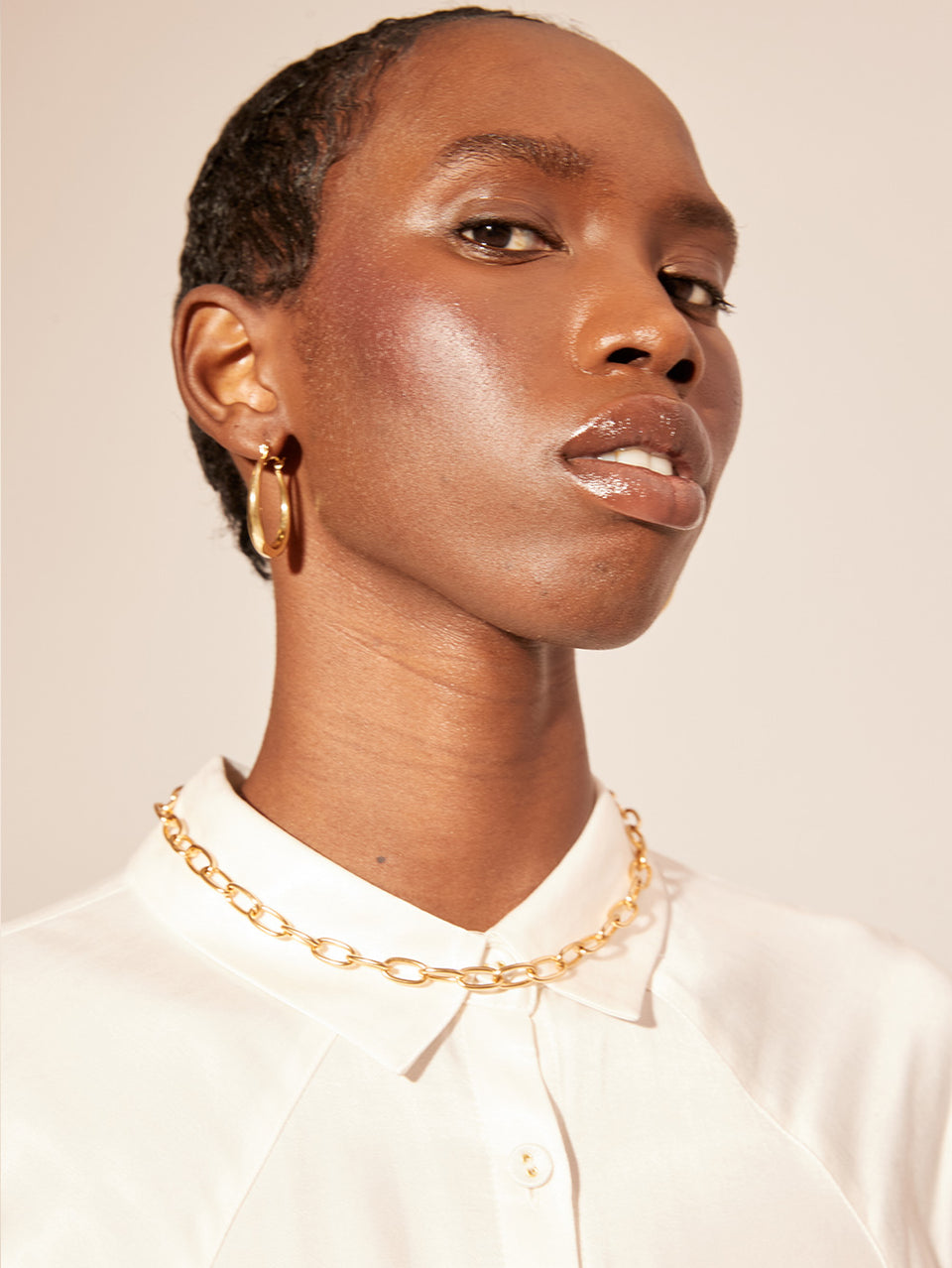 Emma Shirt White KIVARI | Model wears white cupro shirt campaign