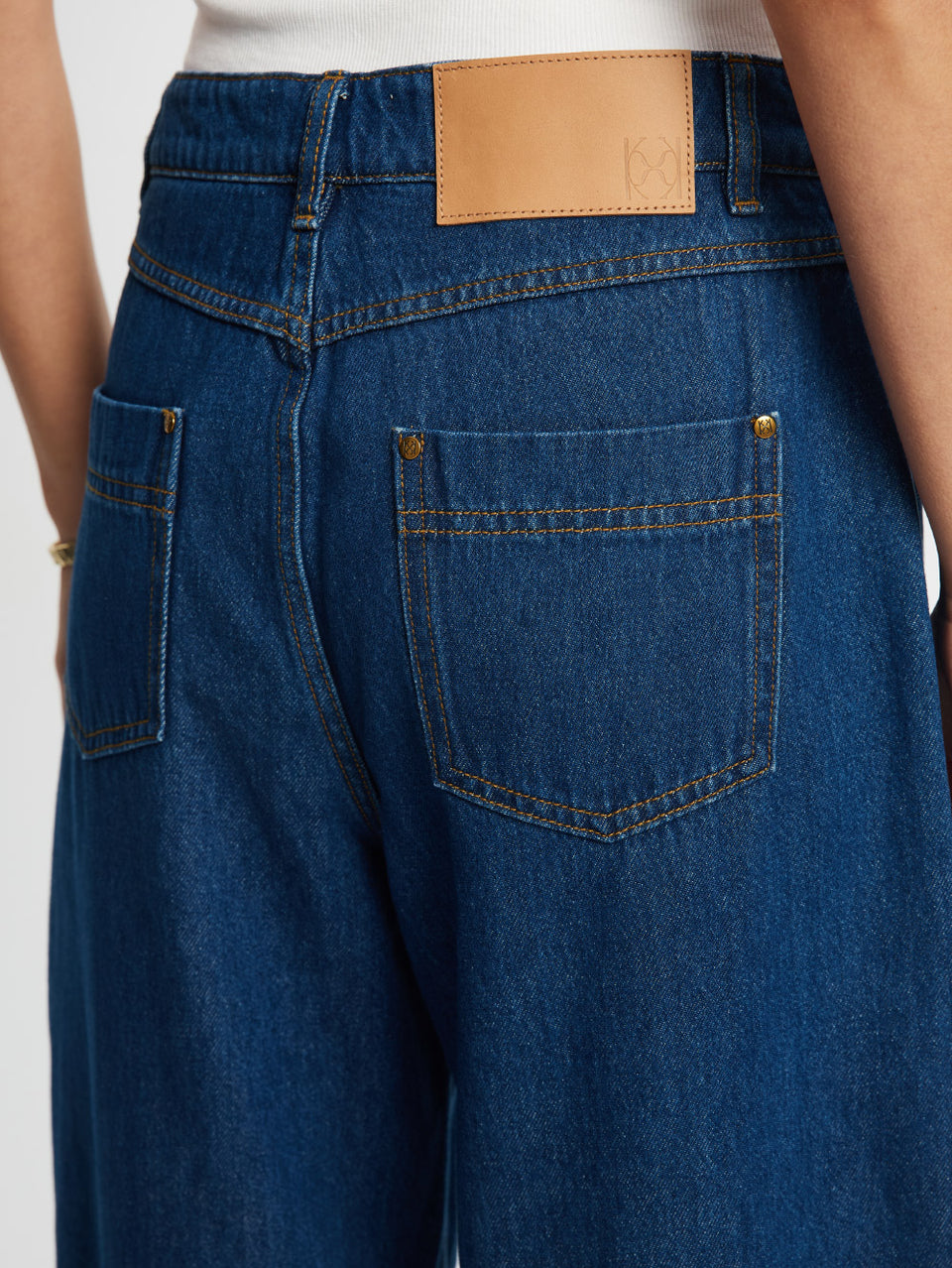 Evita Barrel Leg Jean