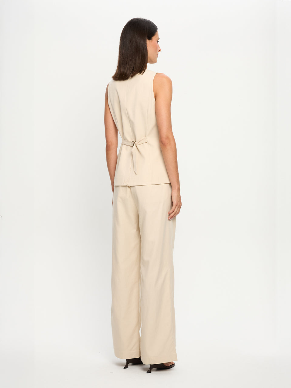 Hazel-Vest-Cream-03jpg