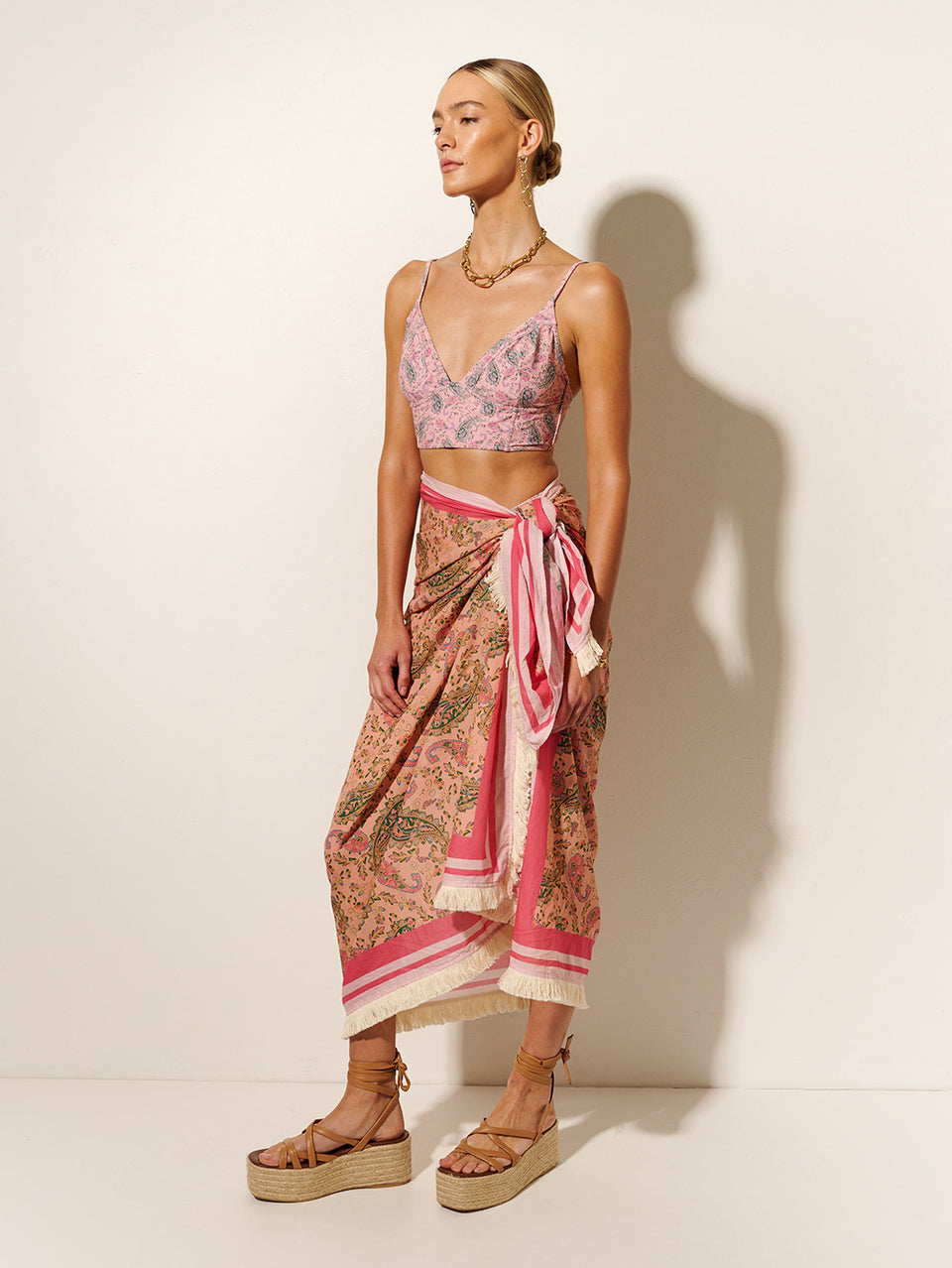Isha Pareo KIVARI | Model wears pink paisley pareo side view