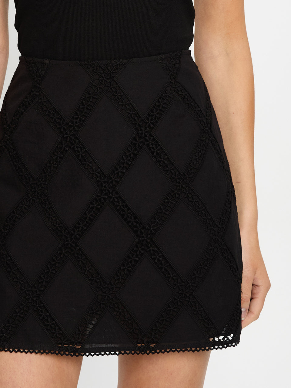 Izzy-Skirt-Black-04