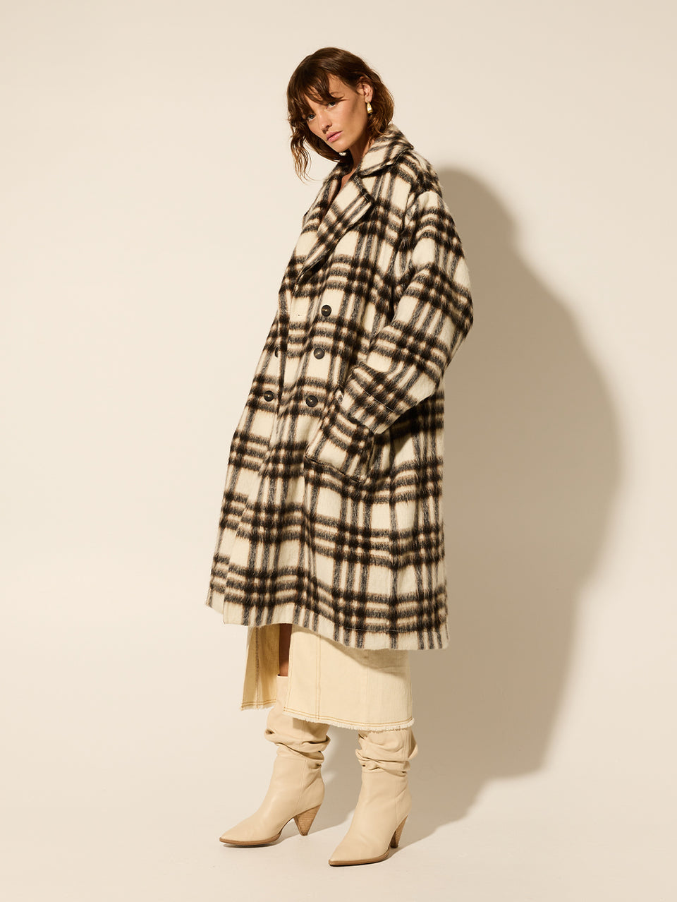 Kinley Coat KIVARI | Model wears brown check coat side view