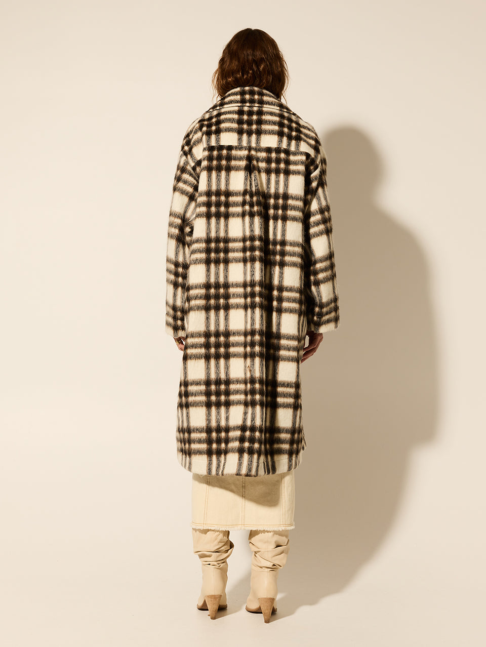 Kinley Coat KIVARI | Model wears brown check coat back view