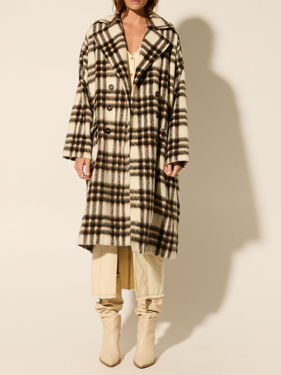Kinley Coat KIVARI | Model wears brown check coat