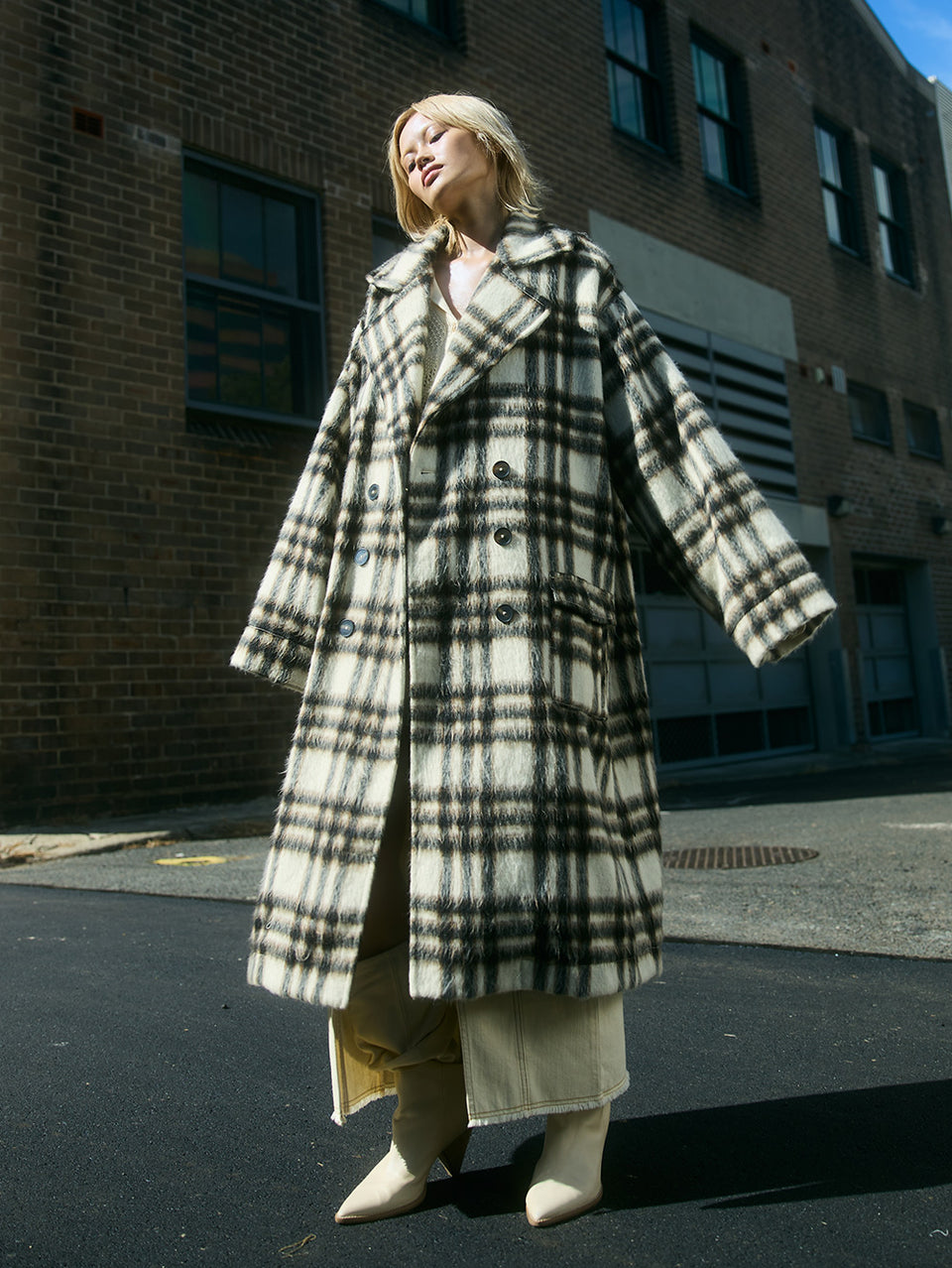 Kinley Coat KIVARI | Model wears brown check coat campaign