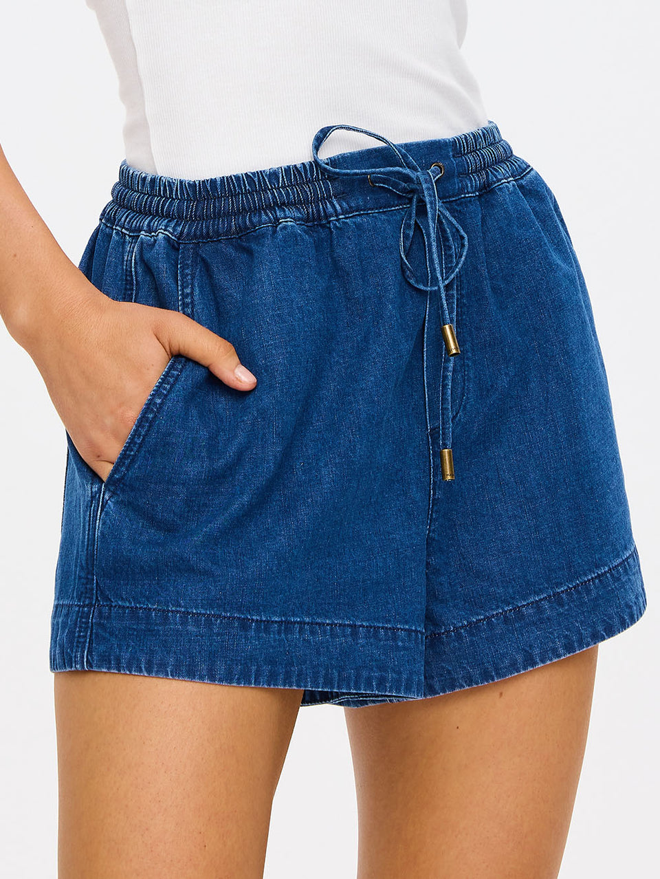 M190COAST_Vaila Chambray Short_Coast Blue_4