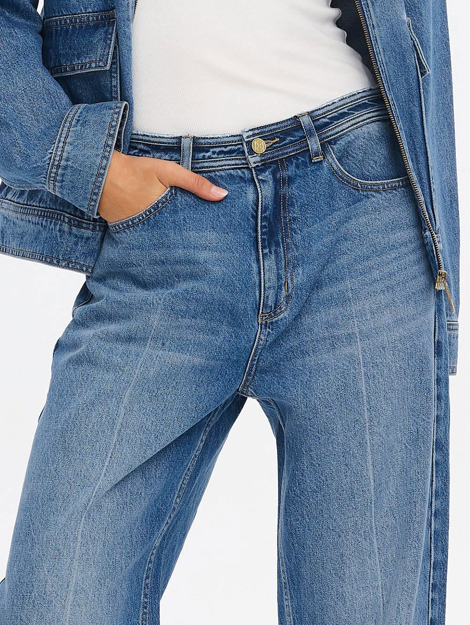 KIVARI Dylan Jeans in Drift Blue – close-up waist and denim texture detail styled with a denim jacket