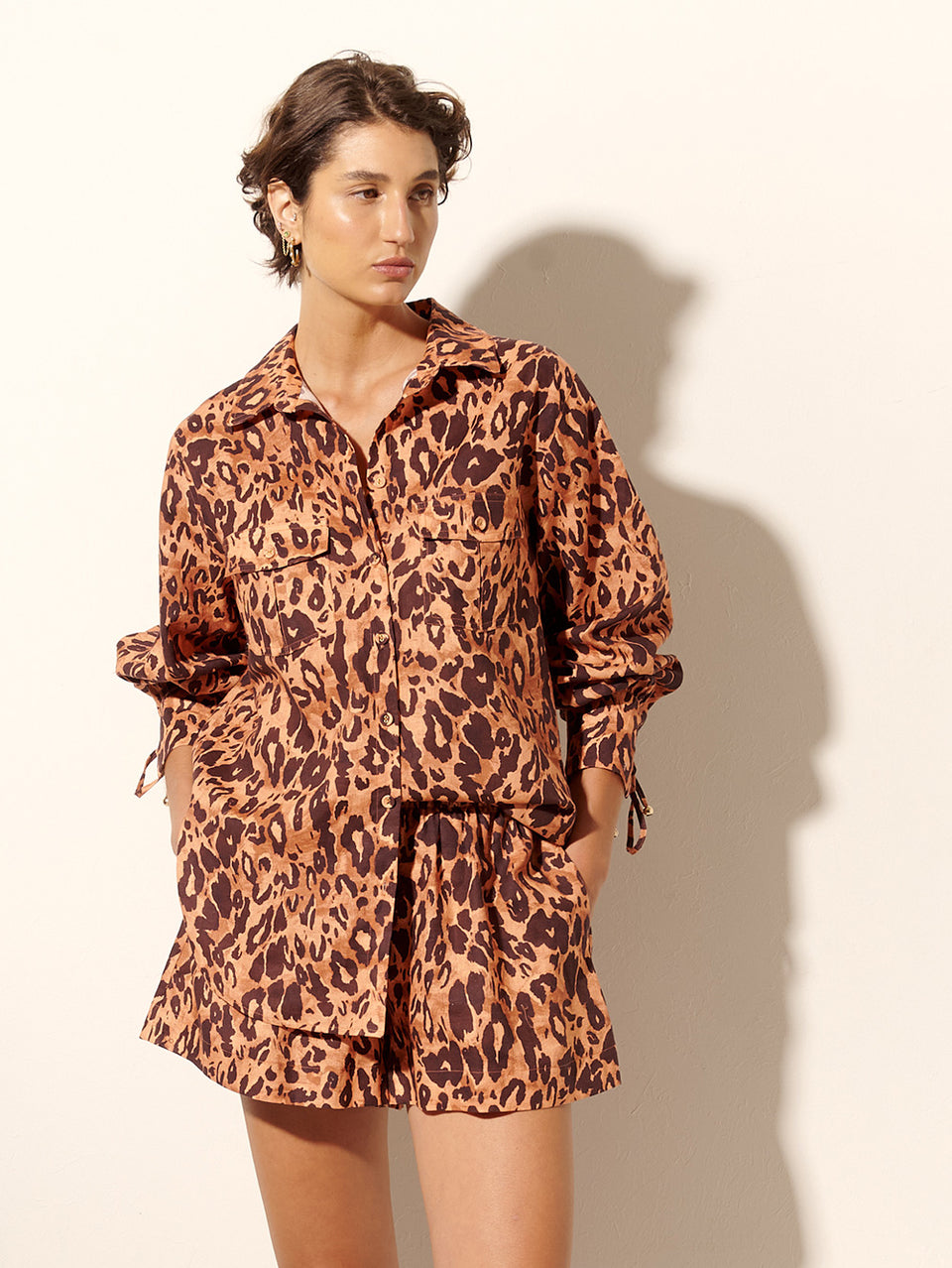 Madison Short KIVARI | Model wears orange and brown leopard short