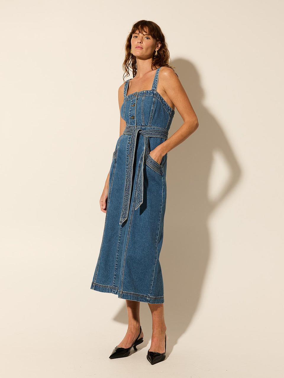 Nova Midi Dress KIVARI | Model wears denim midi dress side view