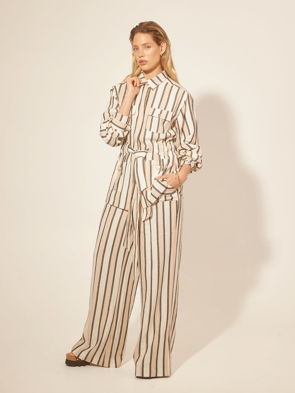 Oaklee Jacket KIVARI | Model wears stripe jacket side view