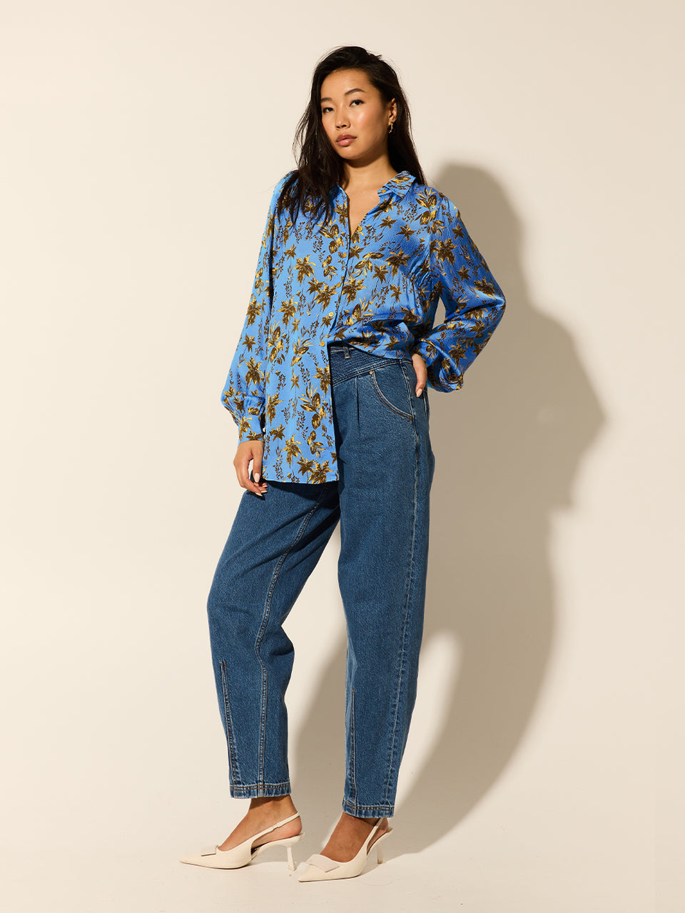 Paola Shirt KIVARI | Model wears blue shirt side view