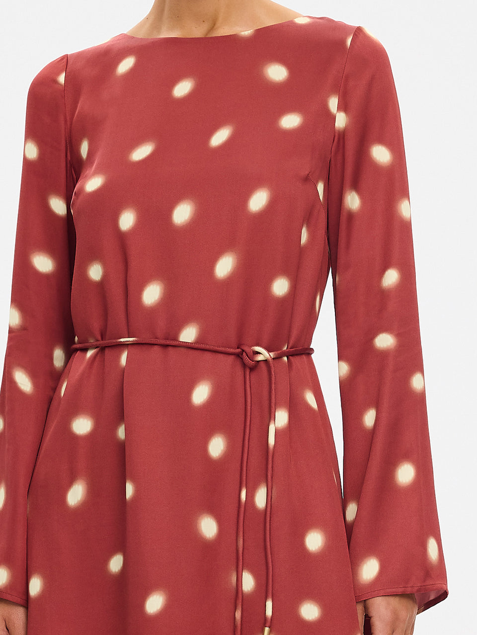 KIVARI Saro Mini Dress in Brick – close-up of tie waist and polka dot fabric detail