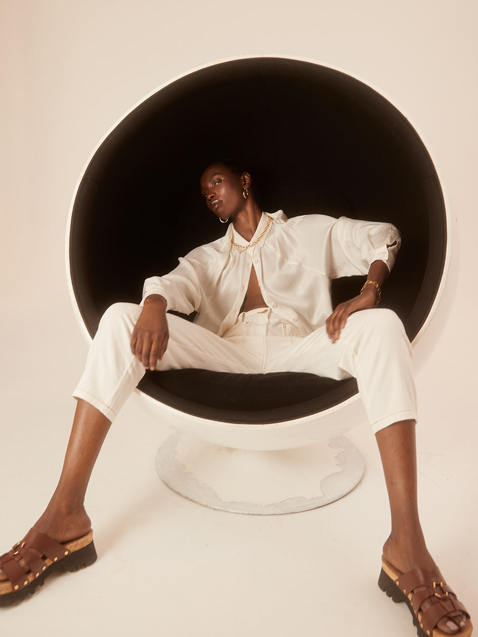 Stevie Denim Jean Cream KIVARI | Model wears cream denim jean campaign