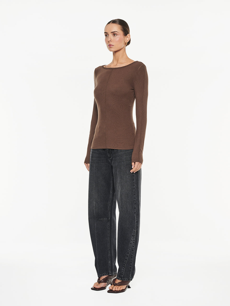 T205CHO_Quinn-Knit-Top_Chocolate_2