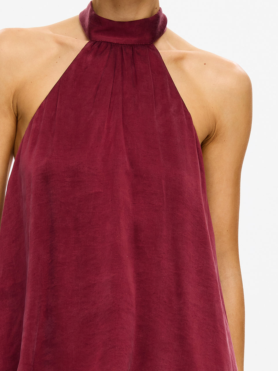 KIVARI Jaxon Halter Top in Plum – close-up detail of halter neckline on women's plum halter top