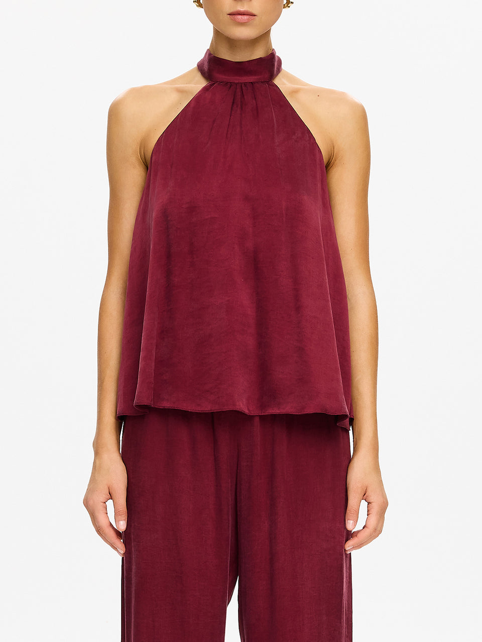 KIVARI Jaxon Halter Top in Plum – close-up of model wearing women's plum halter neck top with wide-leg pants