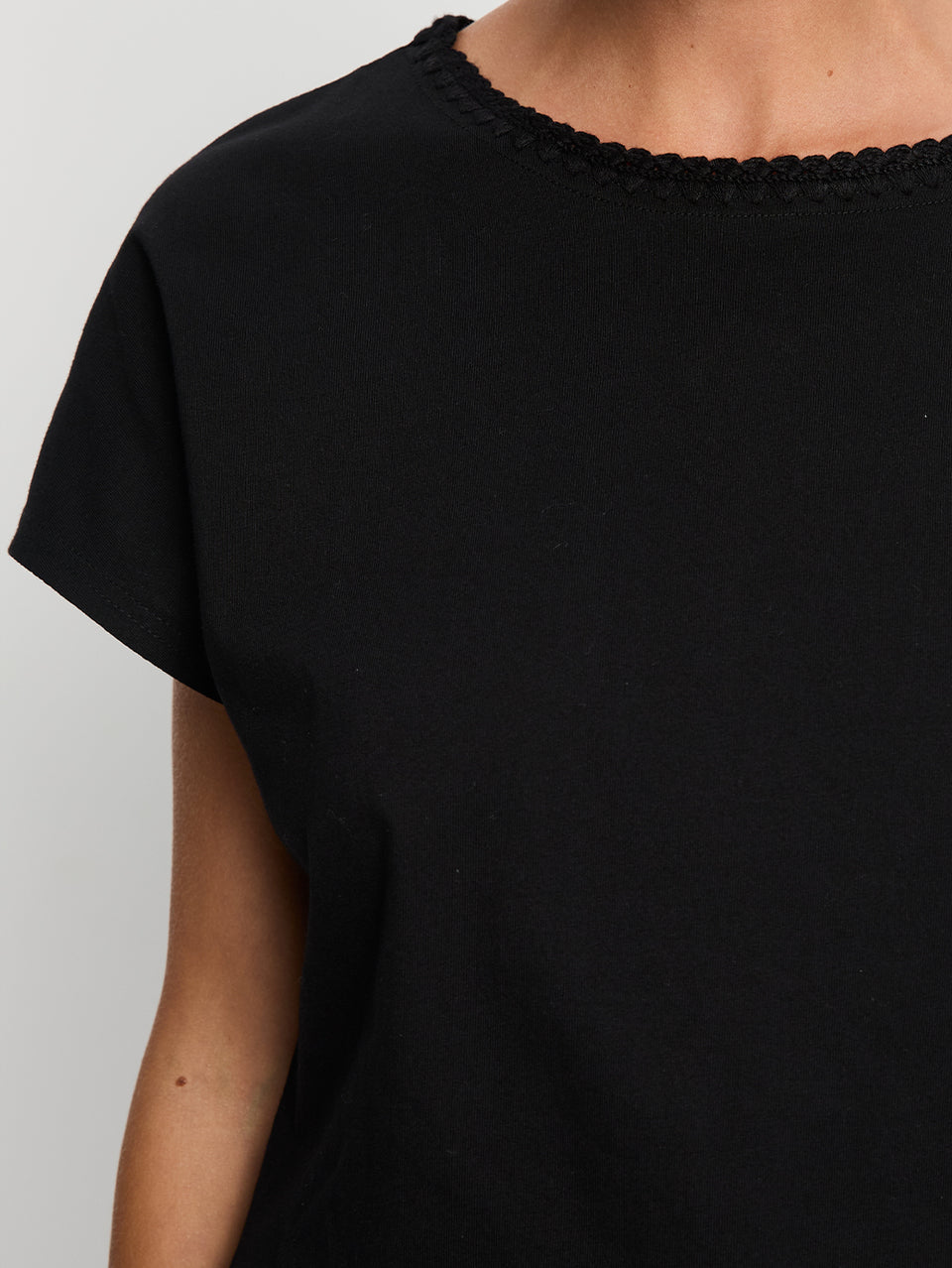 Thea Tee - Black