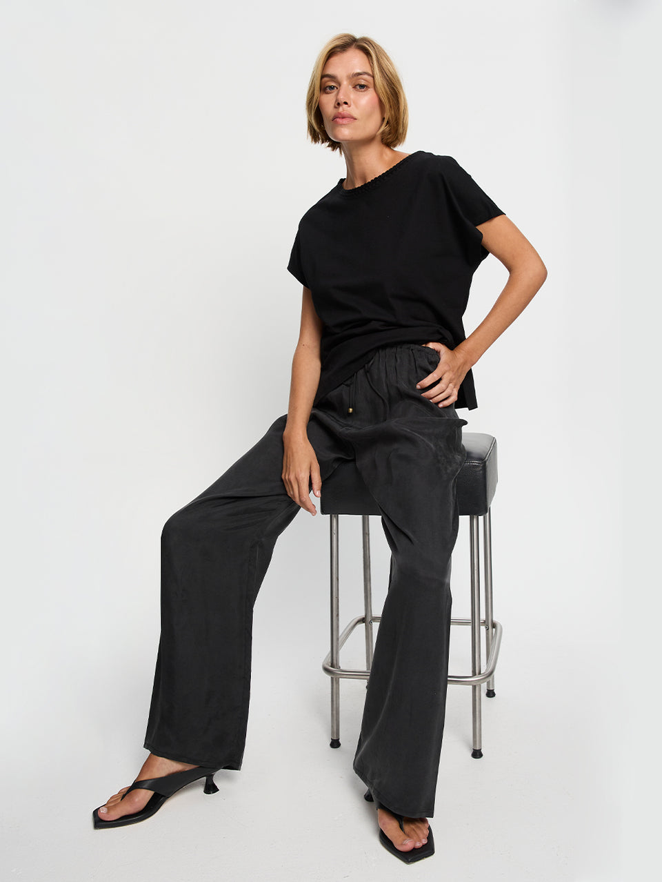 Thea Tee - Black